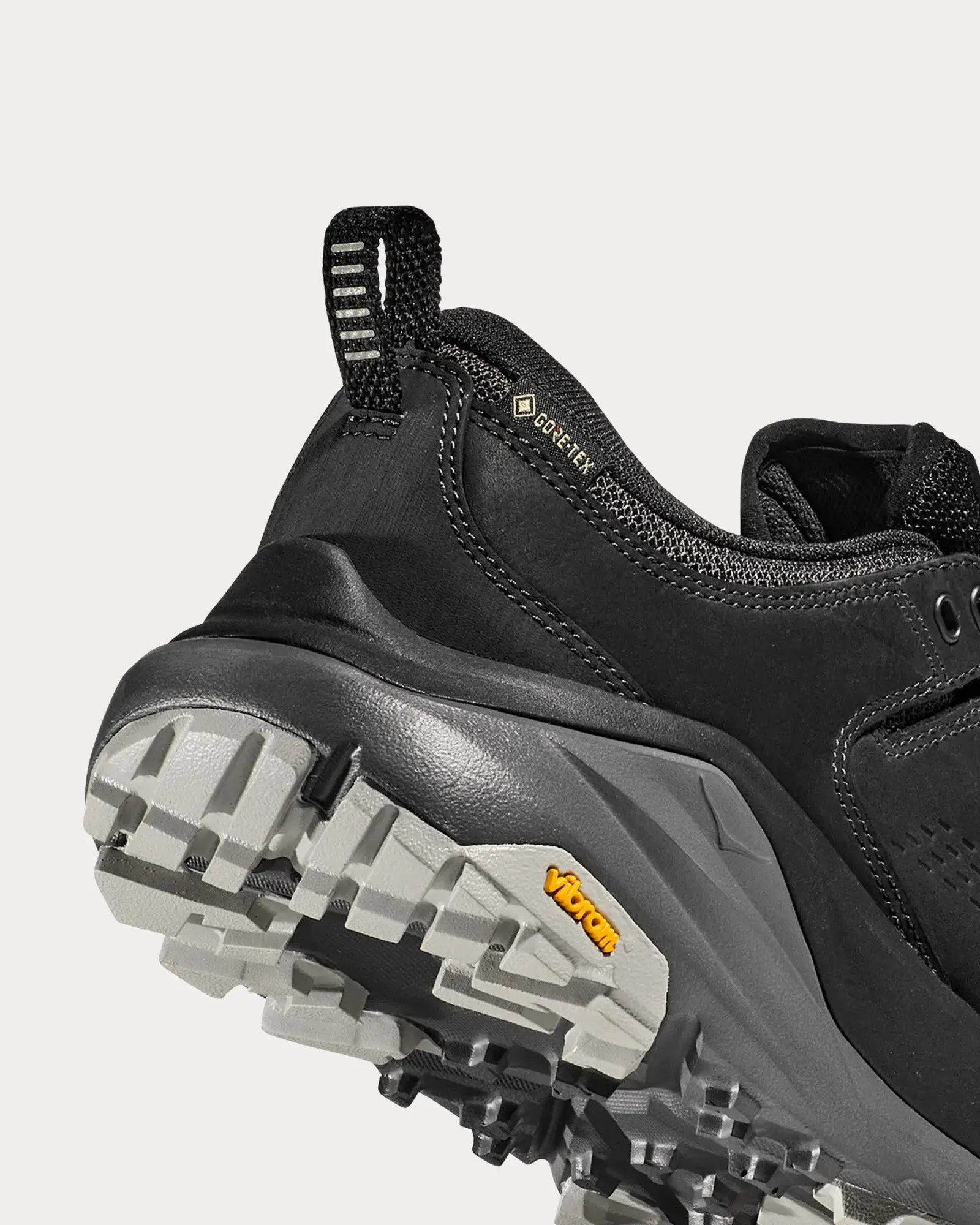 Elite Terrain System Kaha Low GORE-TEX Black / Satellite Grey Running Shoes
