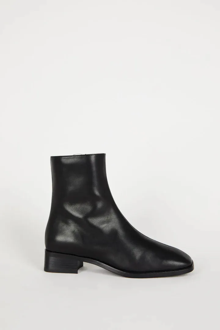 Tour Boot